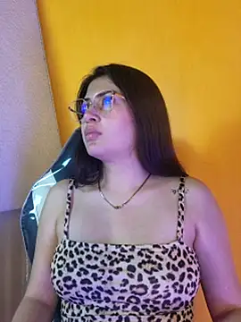 Mile_Evanns Adlı Modelin Canlı Sohbet Odası
