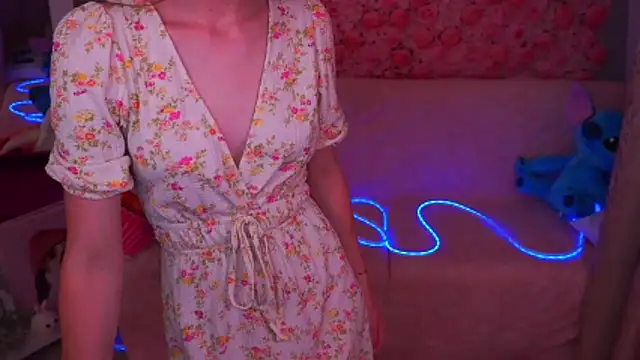 Seks show uživo modela Sasha_Foxyyy na kameri