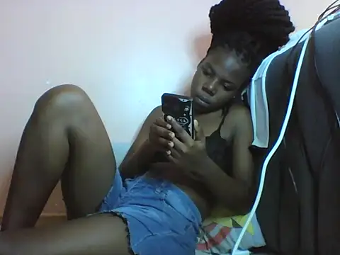 quuenCee's Live Chat Room