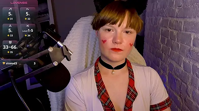 AuroraGlo's Live Chat Room