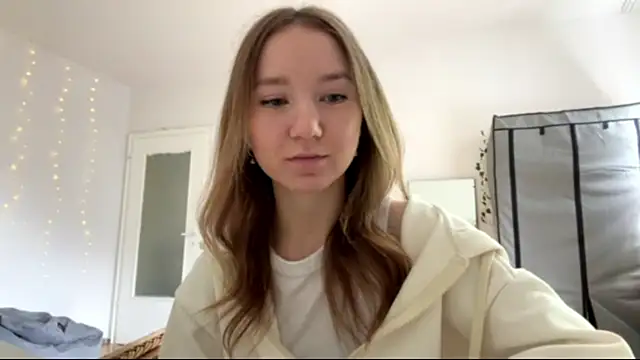 חדר צ'אט בשידור חי של smalllisa