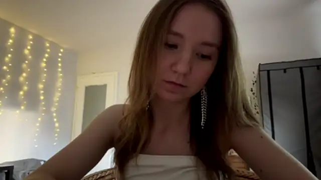 smalllisa Adlı Modelin Canlı Sohbet Odası