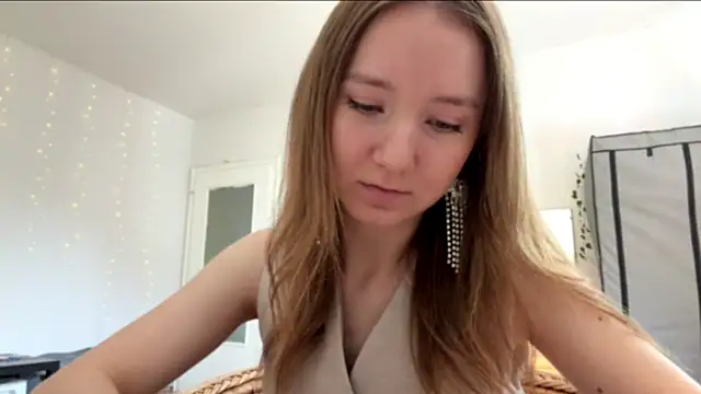 smalllisa Adlı Modelin Canlı Sohbet Odası