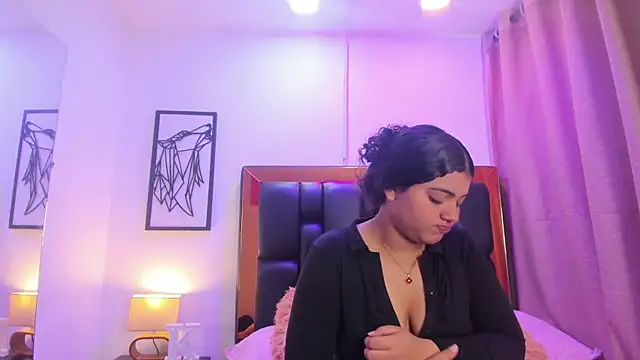 Sala de chat en directo de Miaa_Rouss