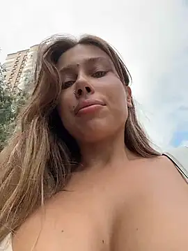 Sala de chat ao vivo de Jucie__Bomb