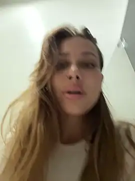 Chat soba uživo modela Jucie__Bomb