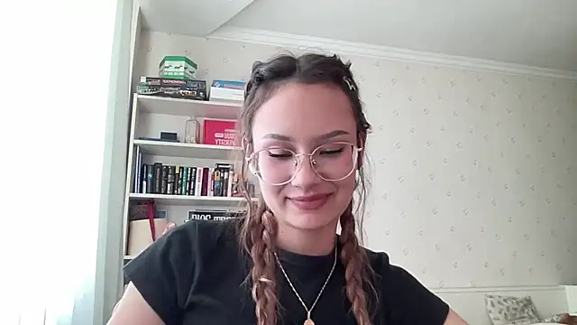 JoyceMonroe_1's Live Chat Room