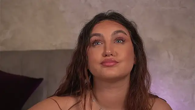 ValentinaMonroee Adlı Modelin Canlı Sohbet Odası