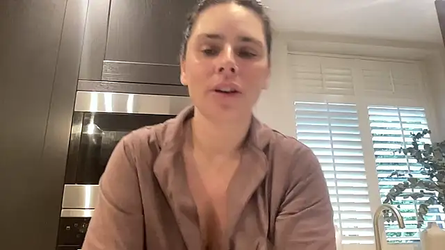 JadeLucy live-chat rom