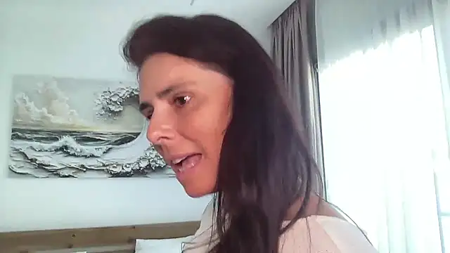 JadeLucy Adlı Modelin Canlı Sohbet Odası