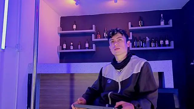 Seks show uživo modela angel_still_ na kameri