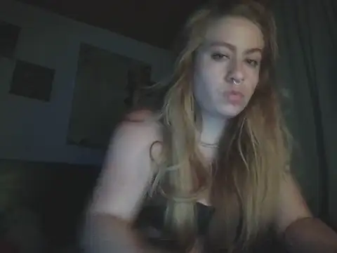 Chat soba uživo modela DollPhanie