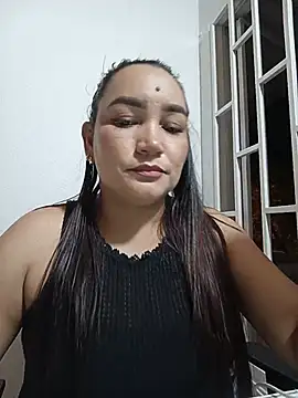 Cleopatra_87 Adlı Modelin Canlı Sohbet Odası