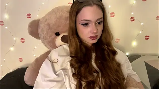 itskylieee's Live Chat Room