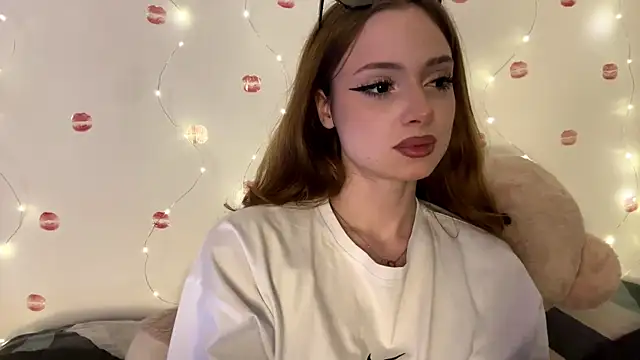itskylieee's Live Chat Room