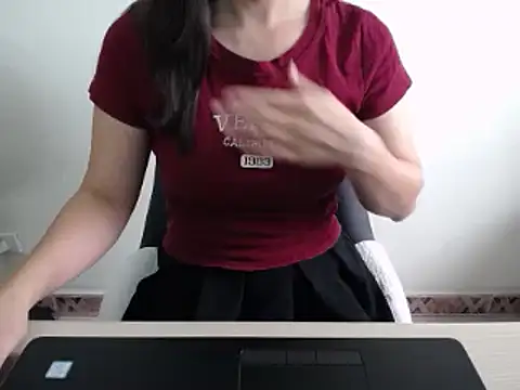 Mia-Zhen Adlı Modelin Canlı Sohbet Odası