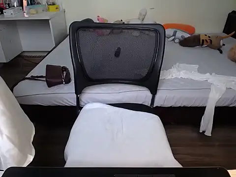Chat soba uživo modela Mia-Zhen