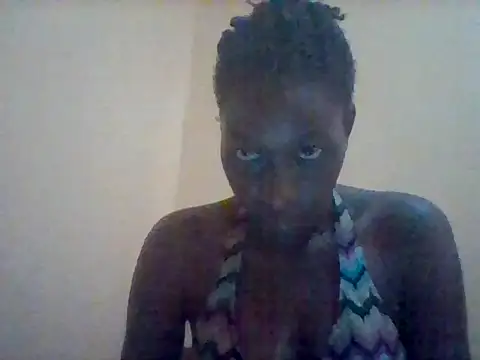 Zinnah_Q Live Chatraum