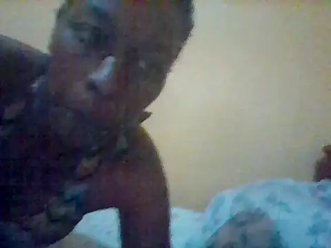 Zinnah_Q's Live Chat Room