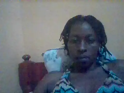 Zinnah_Q Live Chatraum