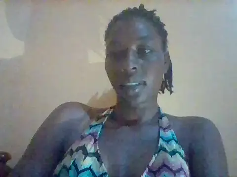 Zinnah_Q's Live Chat Room