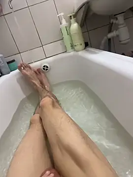 Seks show uživo modela Playaroundqq na kameri