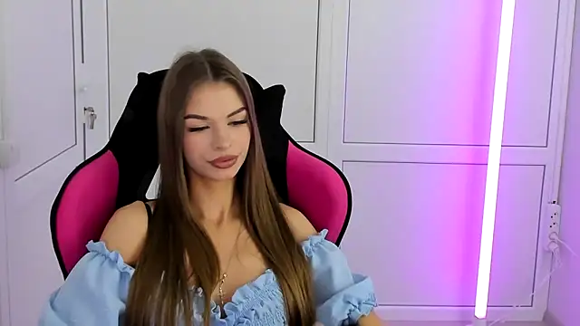 KaterineSunny Adlı Modelin Canlı Sohbet Odası