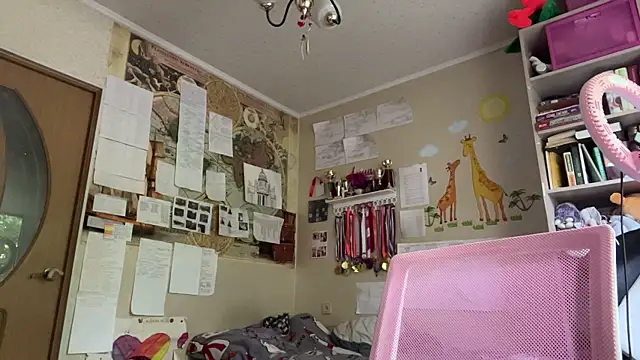 Aileyn Adlı Modelin Canlı Sohbet Odası