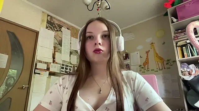 Aileyn Adlı Modelin Canlı Sohbet Odası