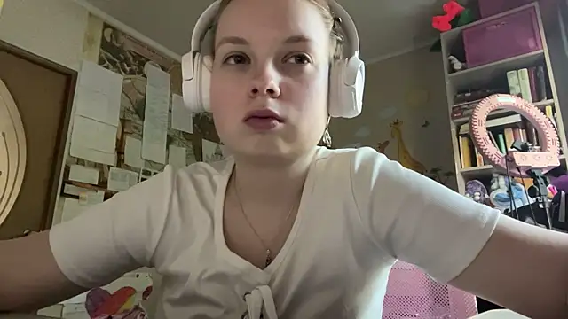 Aileyn's Live Chat Room