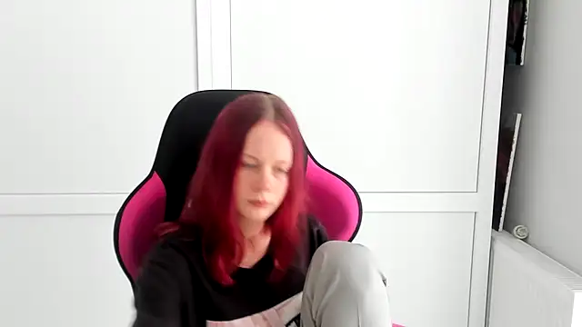 חדר צ'אט בשידור חי של Skylar_spring