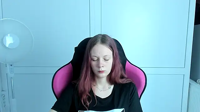 חדר צ'אט בשידור חי של Skylar_spring