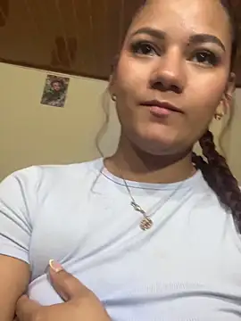 غرفة دردشة MissShantall_ المباشرة