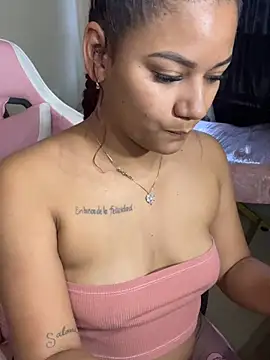 MissShantall_ Adlı Modelin Canlı Sohbet Odası