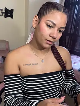 Sala de chat ao vivo de MissShantall_