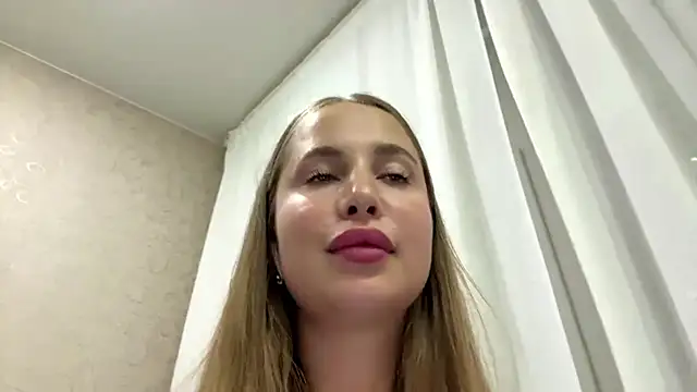 AliceIris Adlı Modelin Canlı Sohbet Odası