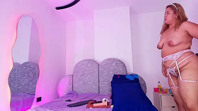 flor_cy Adlı Modelin Canlı Sohbet Odası
