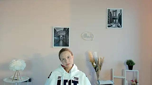 MelvinaVenzeio чат на живо