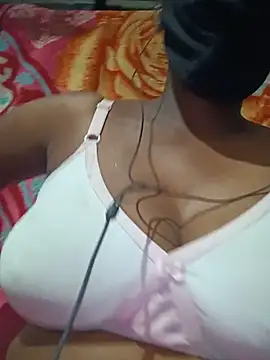 Bhumi_26 Adlı Modelin Canlı Sohbet Odası