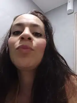 shaira_white Adlı Modelin Canlı Sohbet Odası