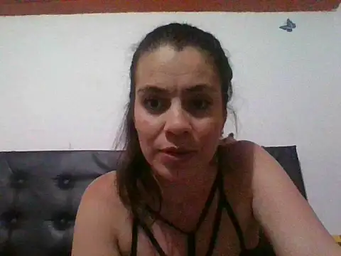 Sala de chat ao vivo de shaira_white