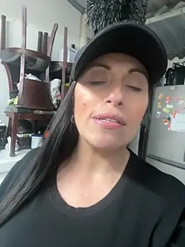 CatalinaSantana83's Live Chat Room