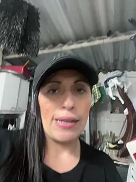 CatalinaSantana83's Live Chat Room