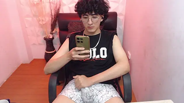 Elliot_23 – live sex-cam-show