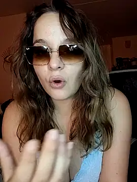 חדר צ'אט בשידור חי של Minette_