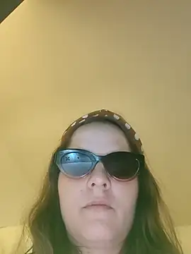 חדר צ'אט בשידור חי של Minette_