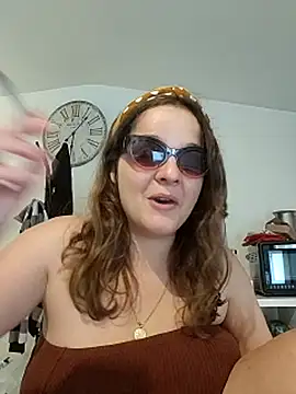 חדר צ'אט בשידור חי של Minette_