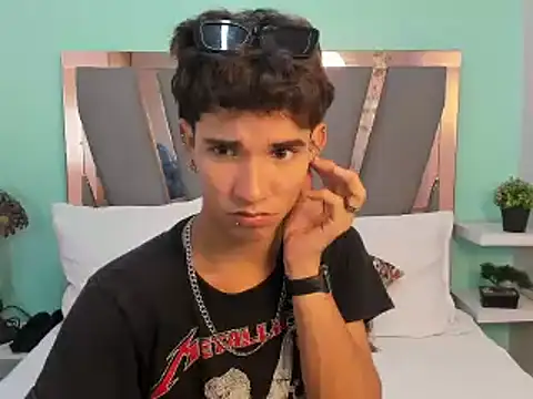 Zeus_Pire webcam show
