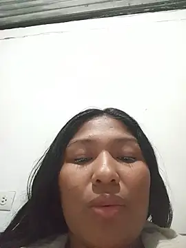 MoonMua Adlı Modelin Canlı Sohbet Odası