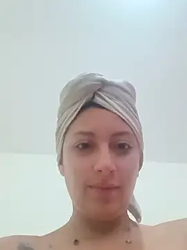 غرفة دردشة MiaSaen المباشرة